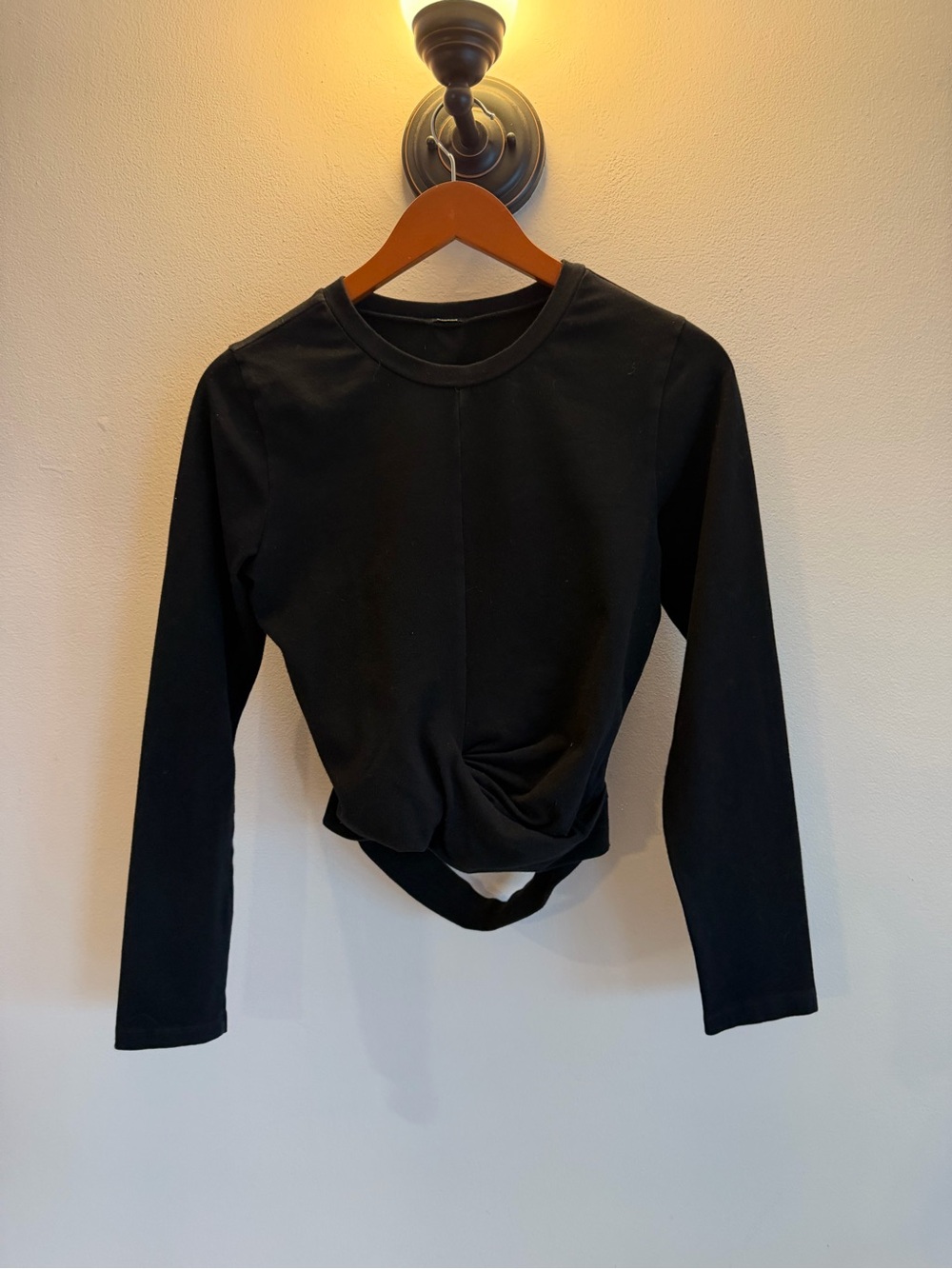 Monrow Black Front Knot Twist Long Sleeve‎ Crop Top Medium Open Back Cutout